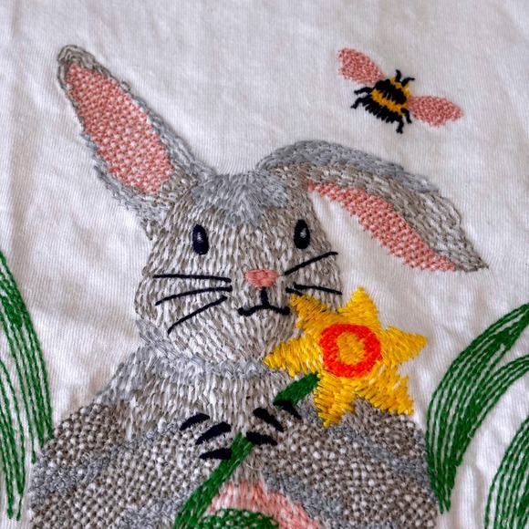 Mini Boden Girls White Embroidered Bunny Rabbit Bird T-Shirt 5-6Y Crewel - Picture 3 of 8